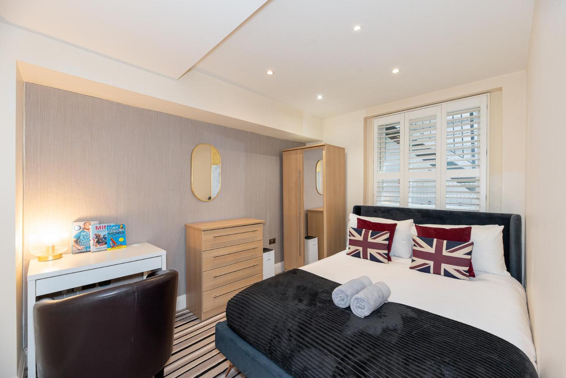 3 Bedroom Apartment With Private Terrace In Pimlico, Westminster, Victoria London Eksteriør billede