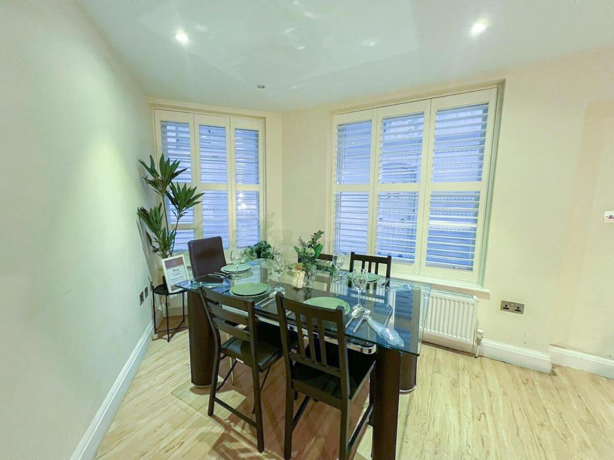 3 Bedroom Apartment With Private Terrace In Pimlico, Westminster, Victoria London Eksteriør billede